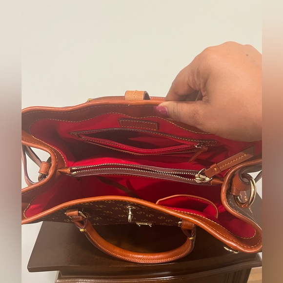 ⭐️ Authentic Dooney and Bourke Gretta Perry Satchel ⭐️ - Picture 4 of 9